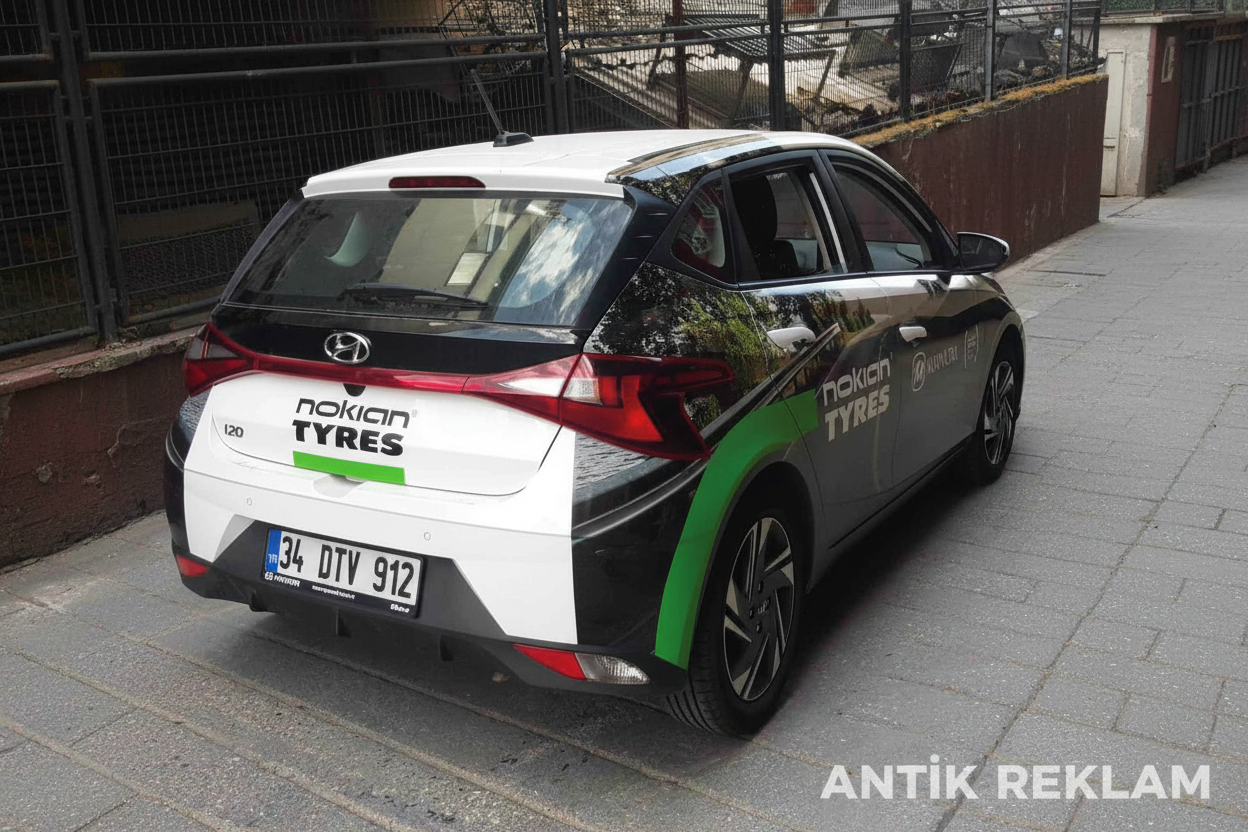 Nokian Tyres Hyundai i20 araç giydirme beyaz siyah yeşil lastik firmaları mobil reklam uygulaması
