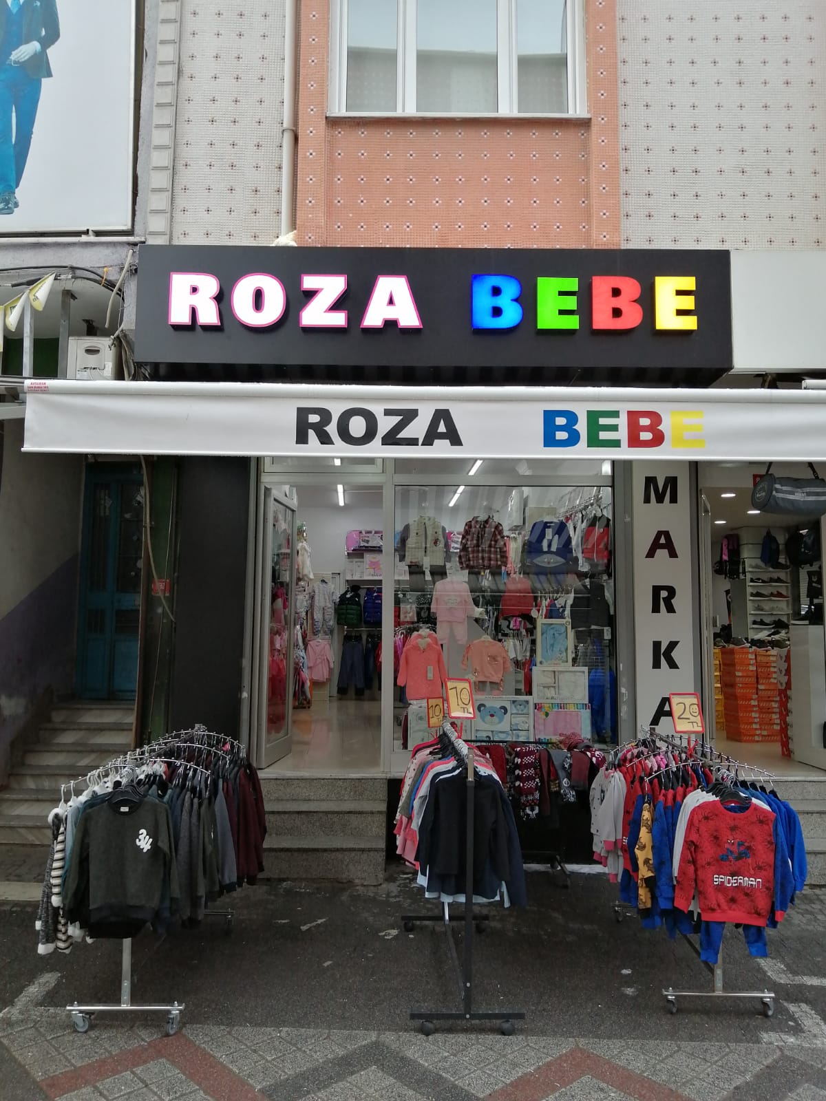 Roza Bebe Çocuk Giyim Mağazası Işıklı Kutu Harf Tabela - Renkli LED Cephe Yazısı