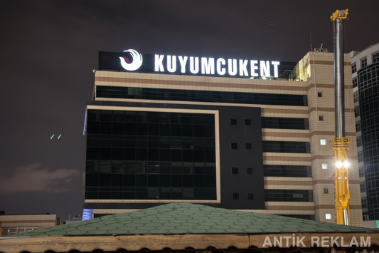 Kuyumcukent çatı cephe tabela LED aydınlatmalı büyük boyut bej krem zemin siyah harf dış mekan uygulaması