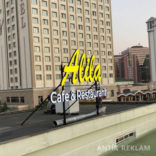 Alila Cafe ışıklı kutu harf çatı tabelası sarı neon tarz görünümü