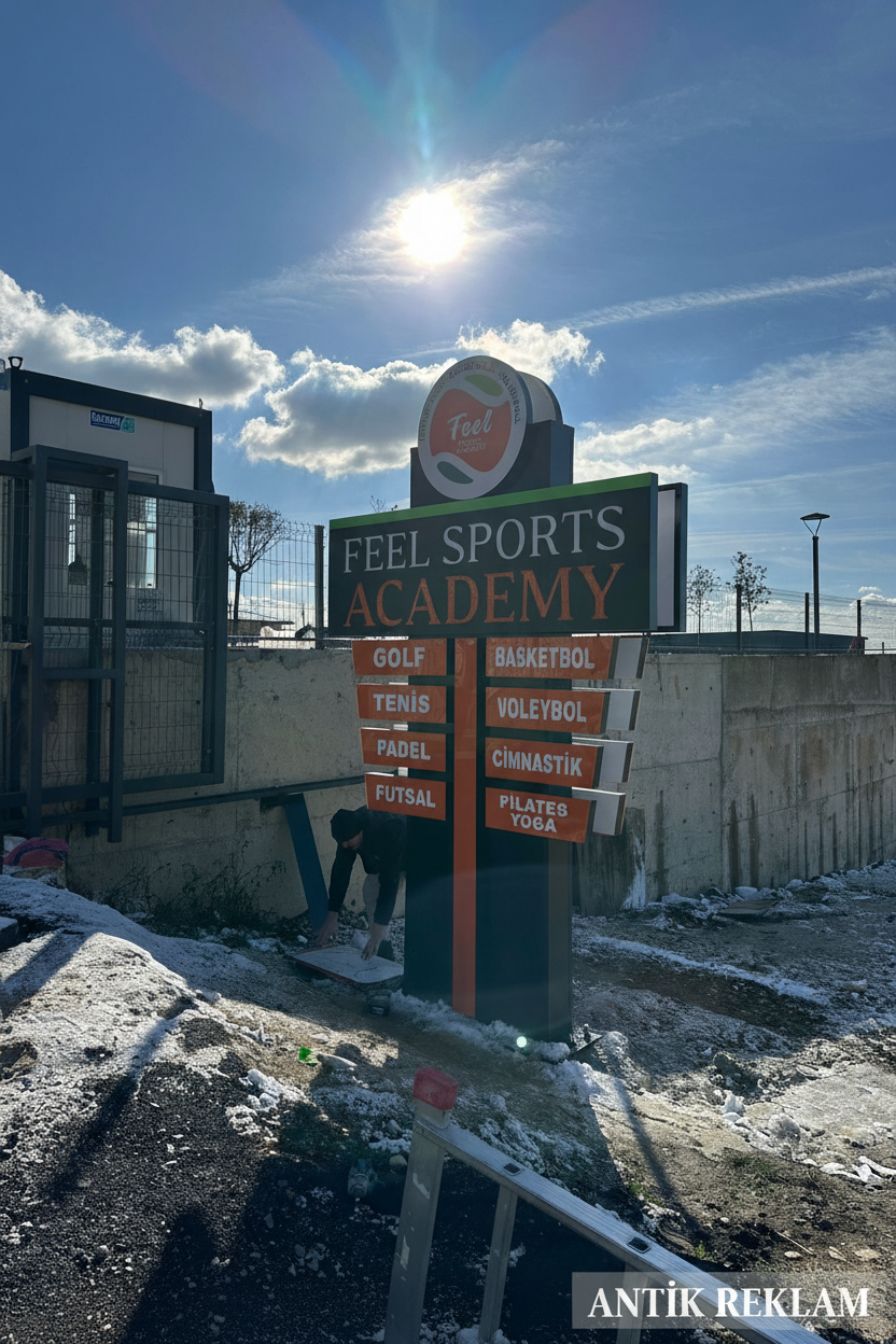 Feel Sports Academy totem tabela yan görünüm gün batimi