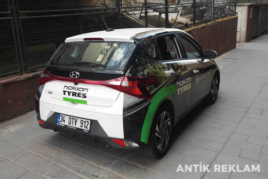 Nokian Tyres Hyundai i20 araç giydirme beyaz siyah yeşil lastik firmaları mobil reklam uygulaması