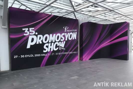 Promosyon Show vinil germe tabela mor zemin beyaz yazı fuar standı iç mekan uygulaması
