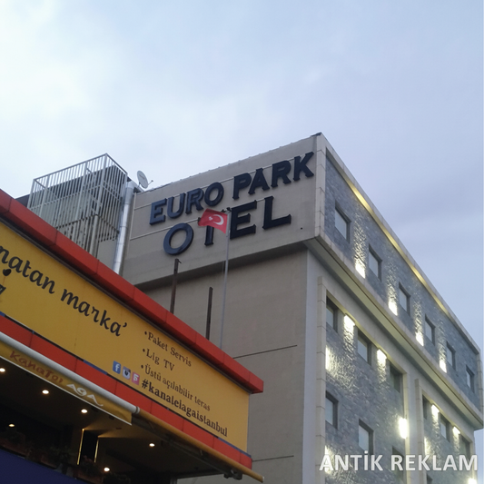 Euro Park Otel alüminyum yanaklı pleksi kutu harf tabela çatı cephe LED aydınlatmalı
