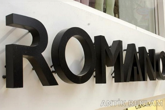 Romano siyah kutu harf tabela mat siyah 3D kutu harf logo görünümü